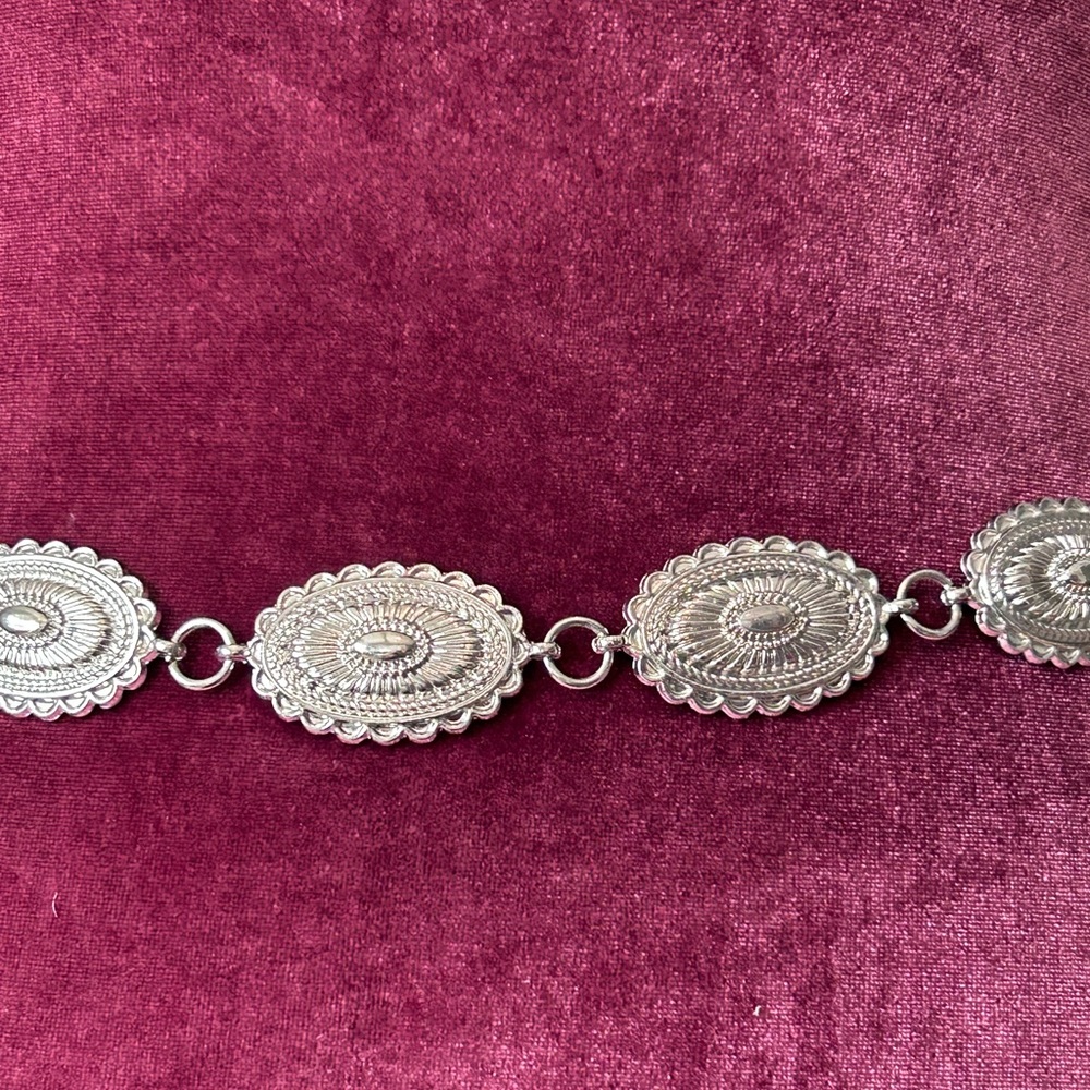 Illuma Women’s Silver Concho Statement Belt NWT - Picture 2 of 8